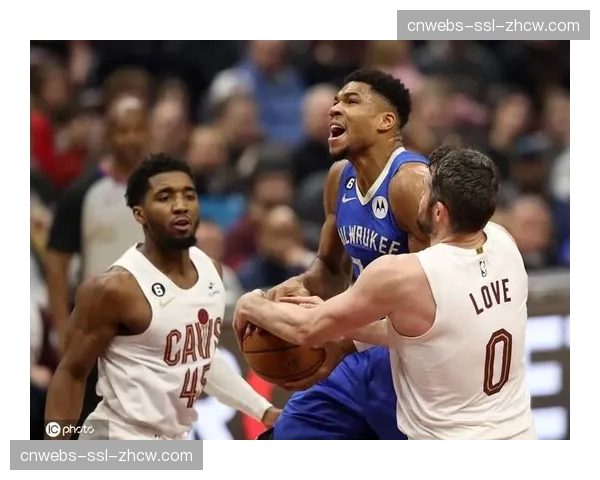 骑士加时险胜雄鹿，米切尔与利拉德合砍82分